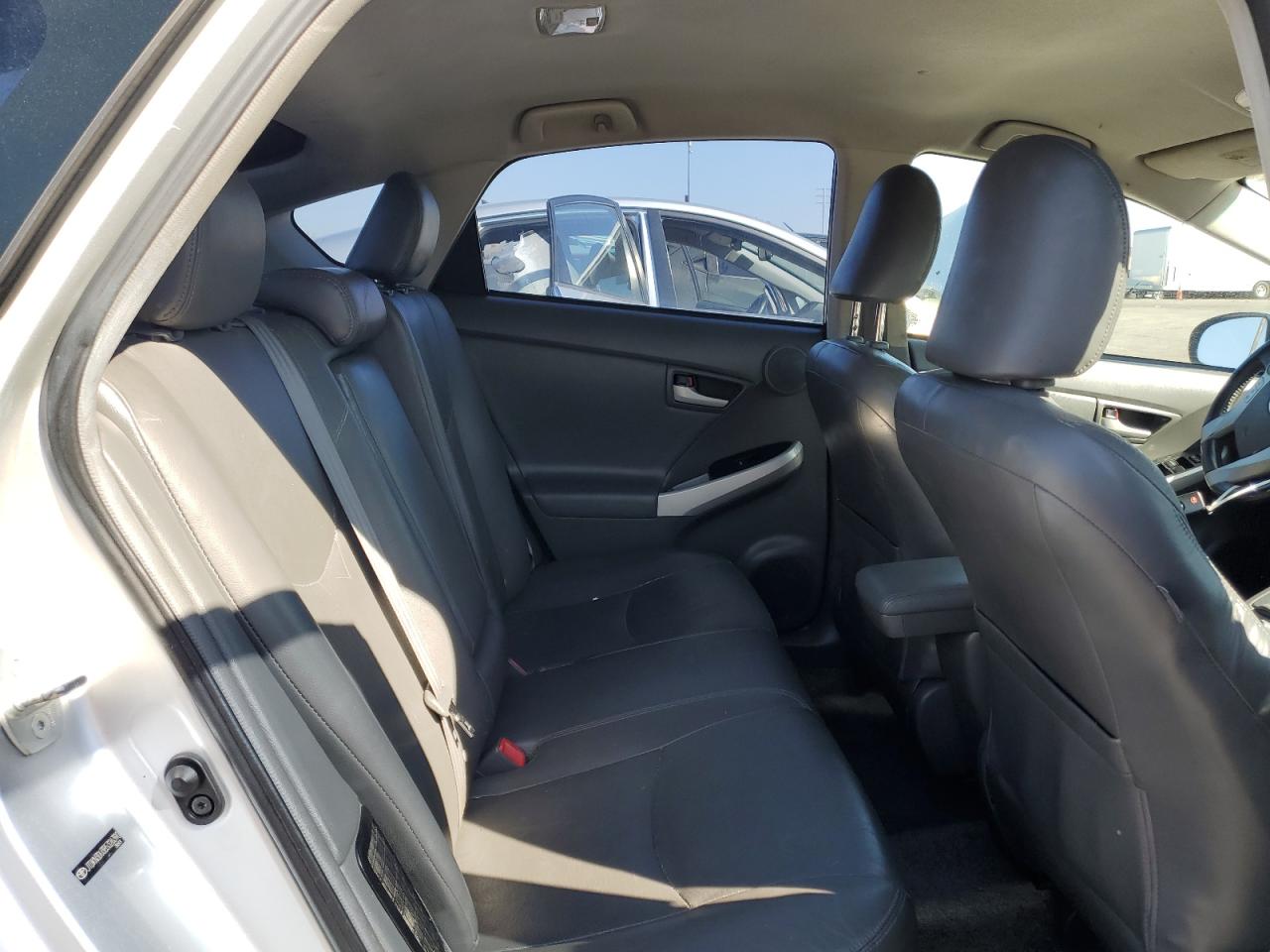 2011 Toyota Prius - Image 10