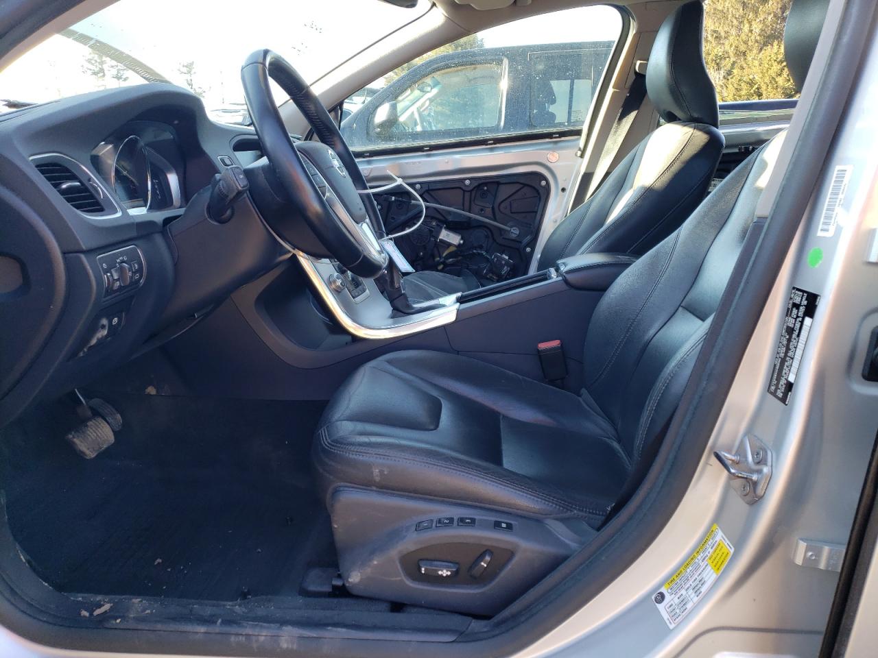2017 Volvo V60 - Image 7