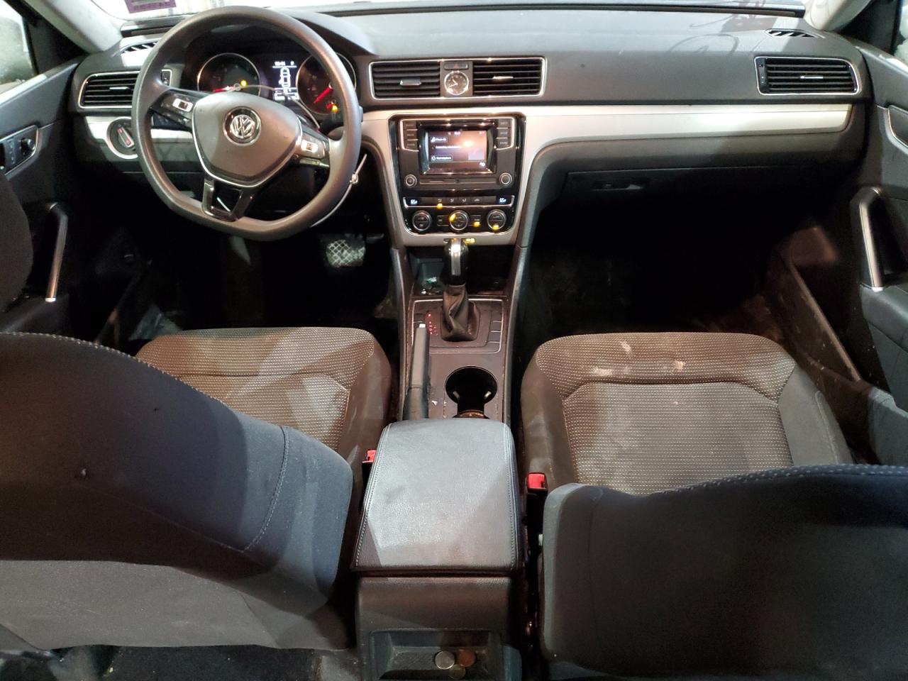 2017 Volkswagen Passat - Image 8