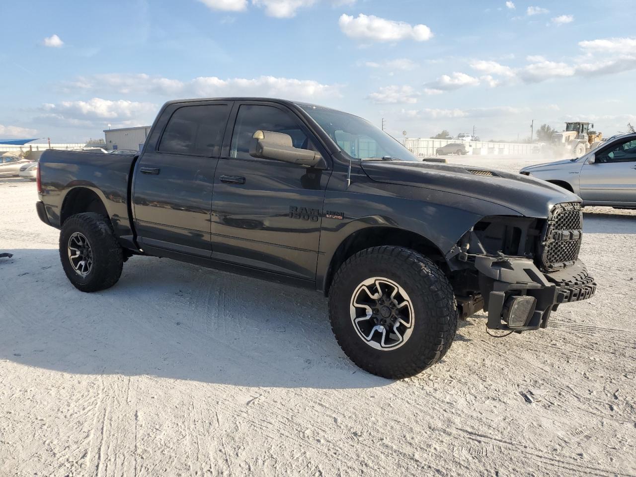 2016 RAM 1500 - Image 4