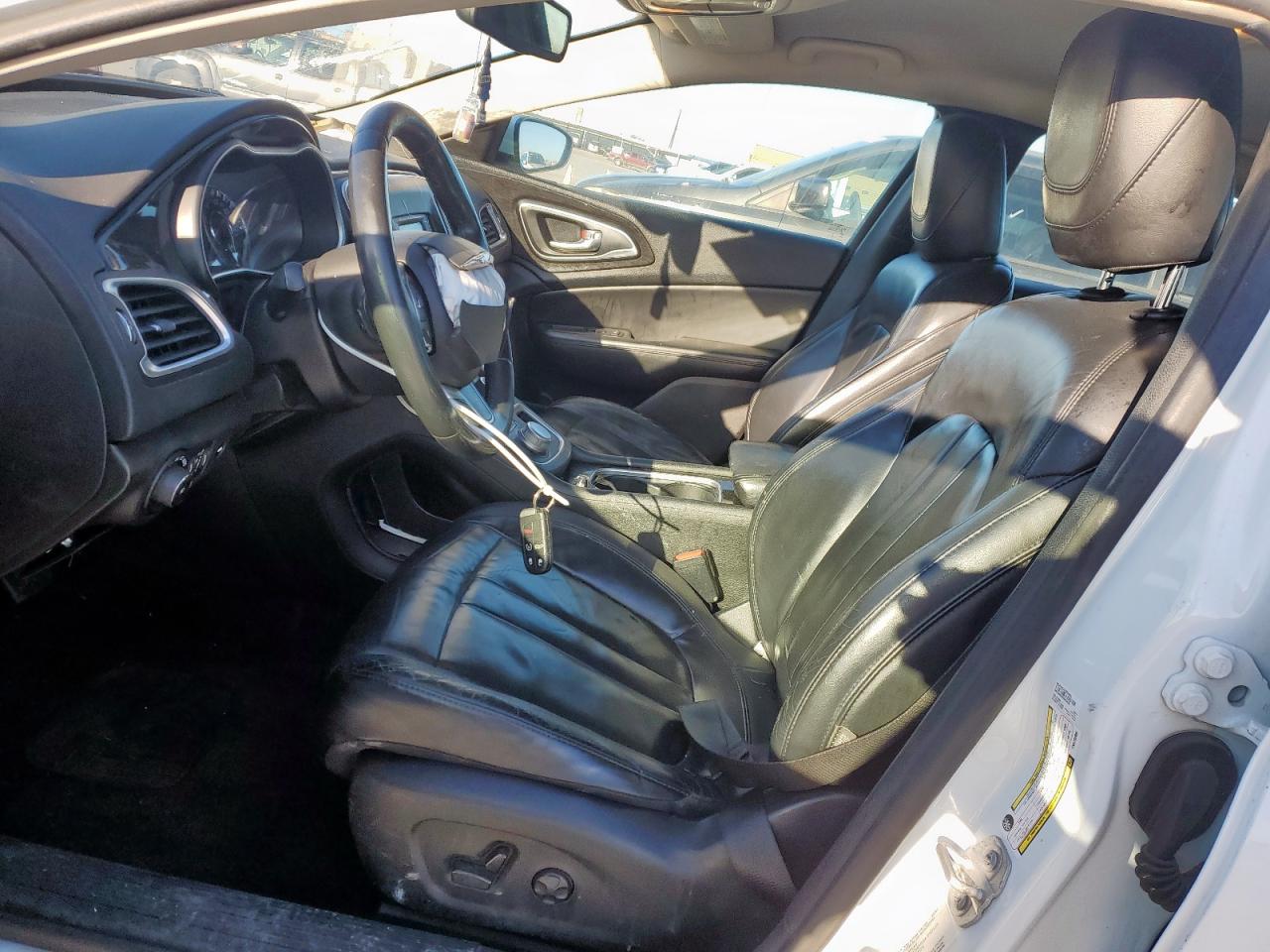 2015 Chrysler 200 - Image 7