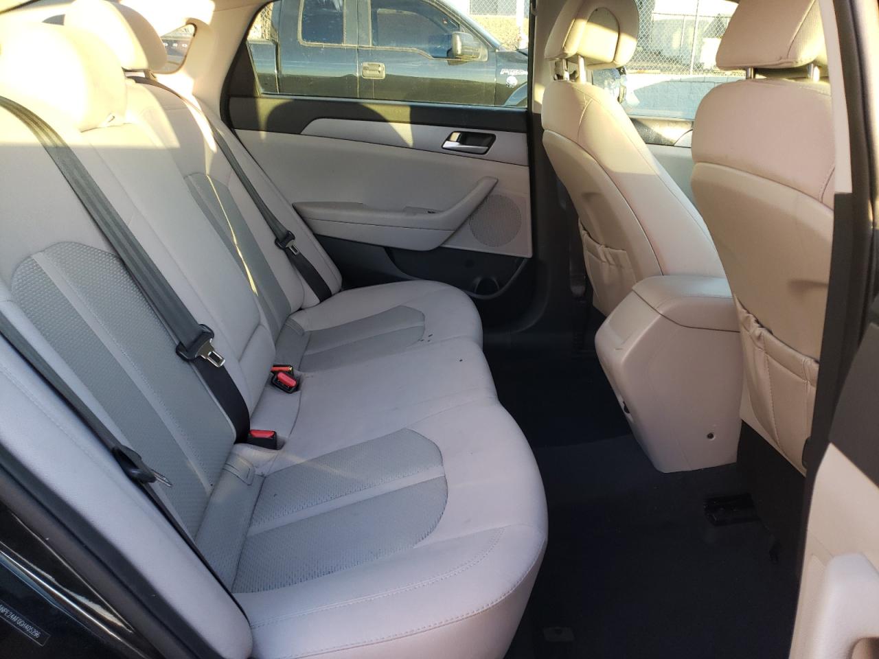 2016 Hyundai Sonata - Image 11