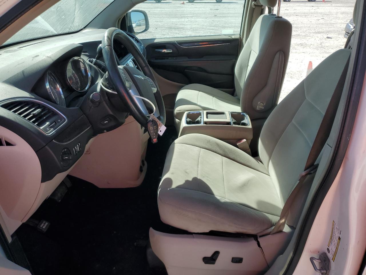 2011 Chrysler Town & Country - Image 7