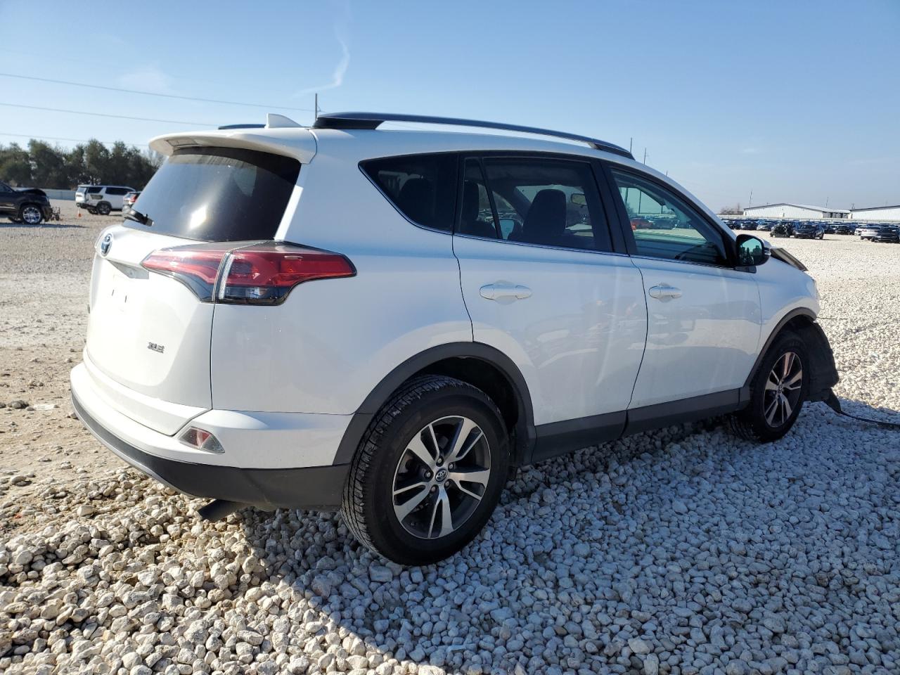 2018 Toyota RAV 4 - Image 3