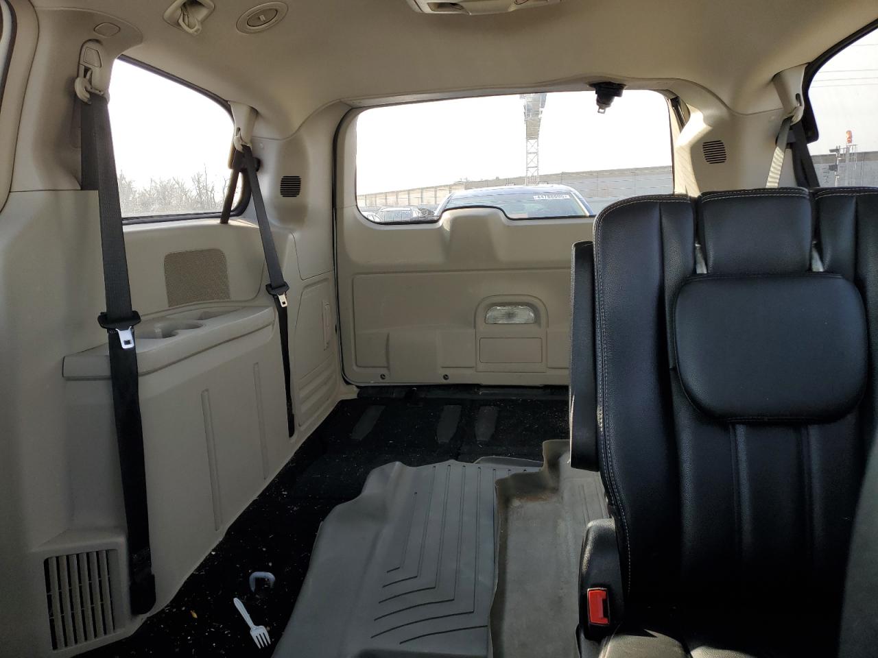 2014 Chrysler Town & Country - Image 10