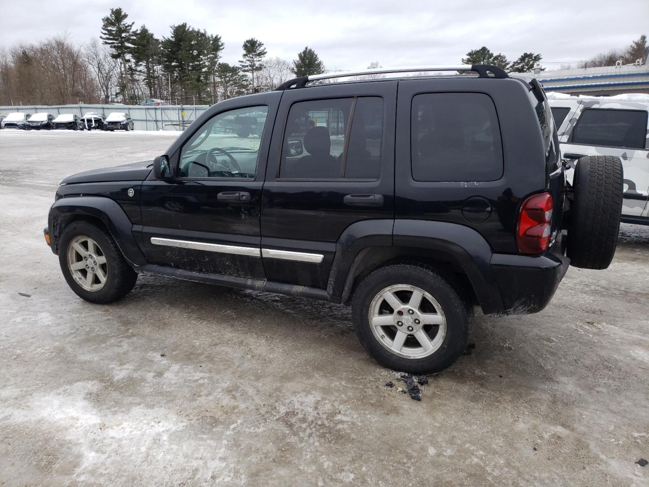 2005 Jeep Liberty (North America) - Image 2