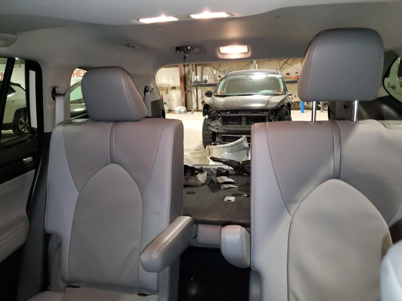 2021 Toyota Highlander - Image 10