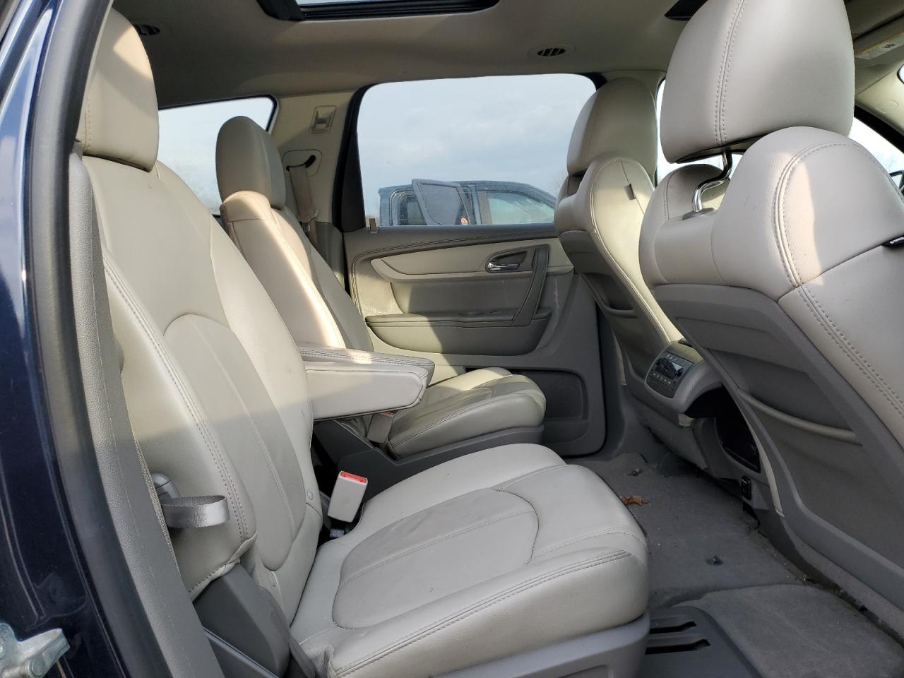 2015 Chevrolet Traverse - Image 11