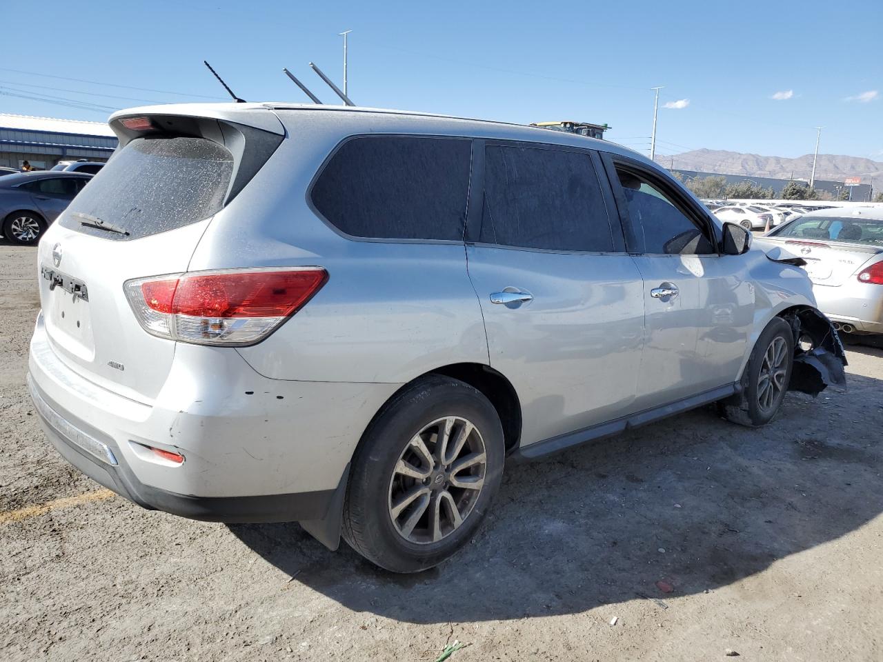 2013 Nissan Pathfinder - Image 3