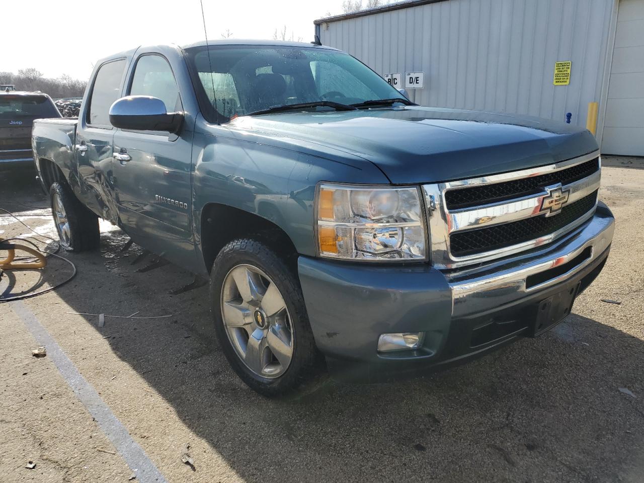 2011 Chevrolet Silverado - Image 4
