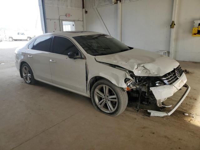 Sedans VOLKSWAGEN PASSAT 2014 Biały