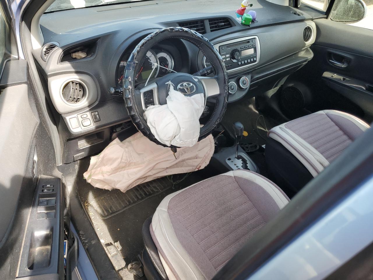 2014 Toyota Yaris - Image 8