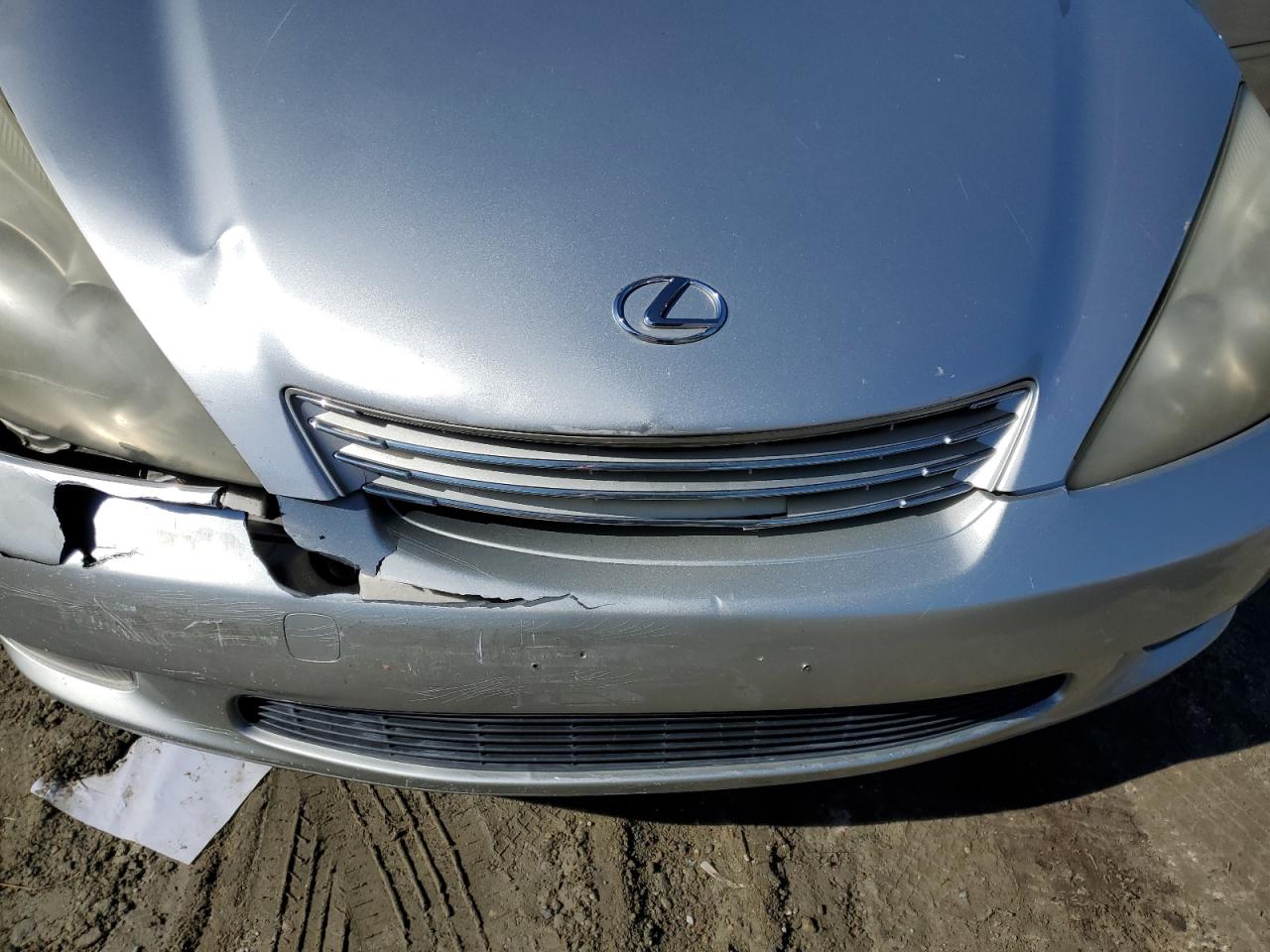 2004 Lexus ES - Image 11