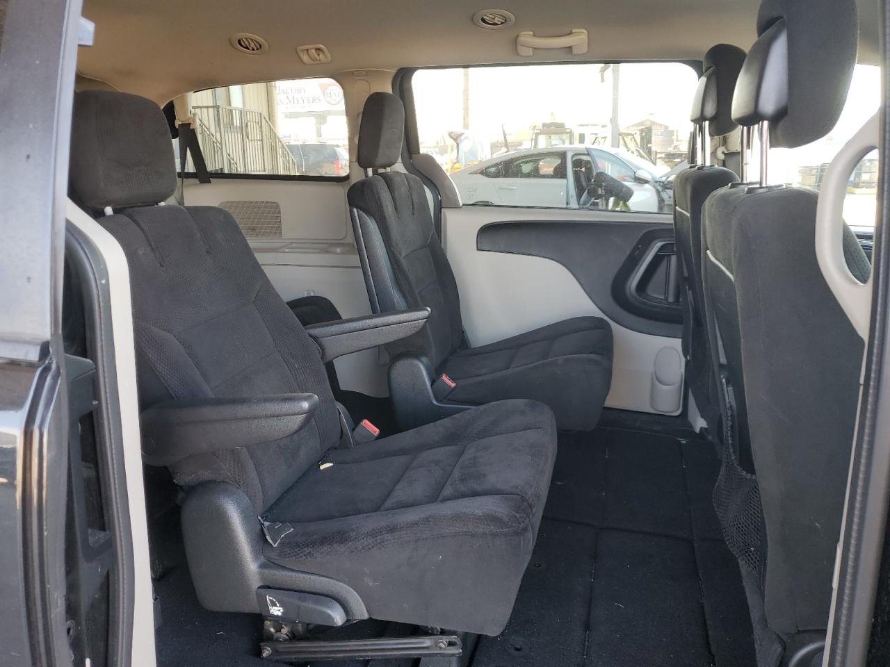 2015 Dodge Caravan - Image 11