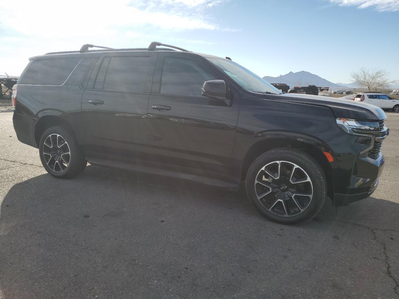 2022 Chevrolet Suburban - Image 4
