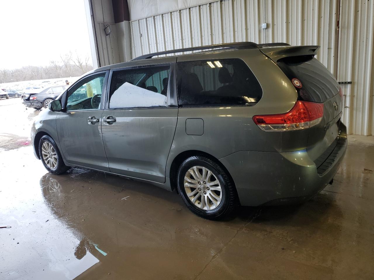 2011 Toyota Sienna - Image 2
