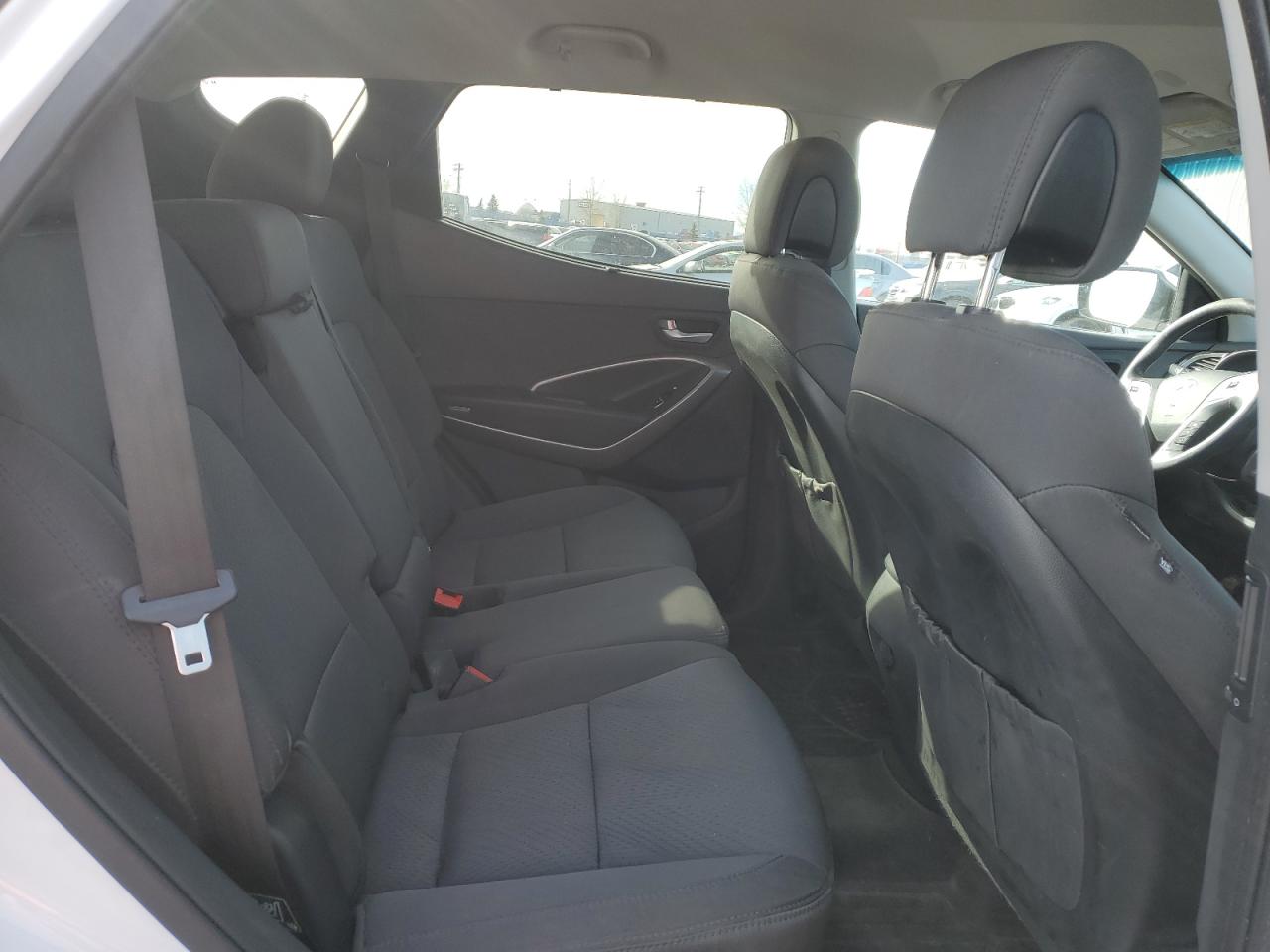 2016 Hyundai Santa Fe - Image 11