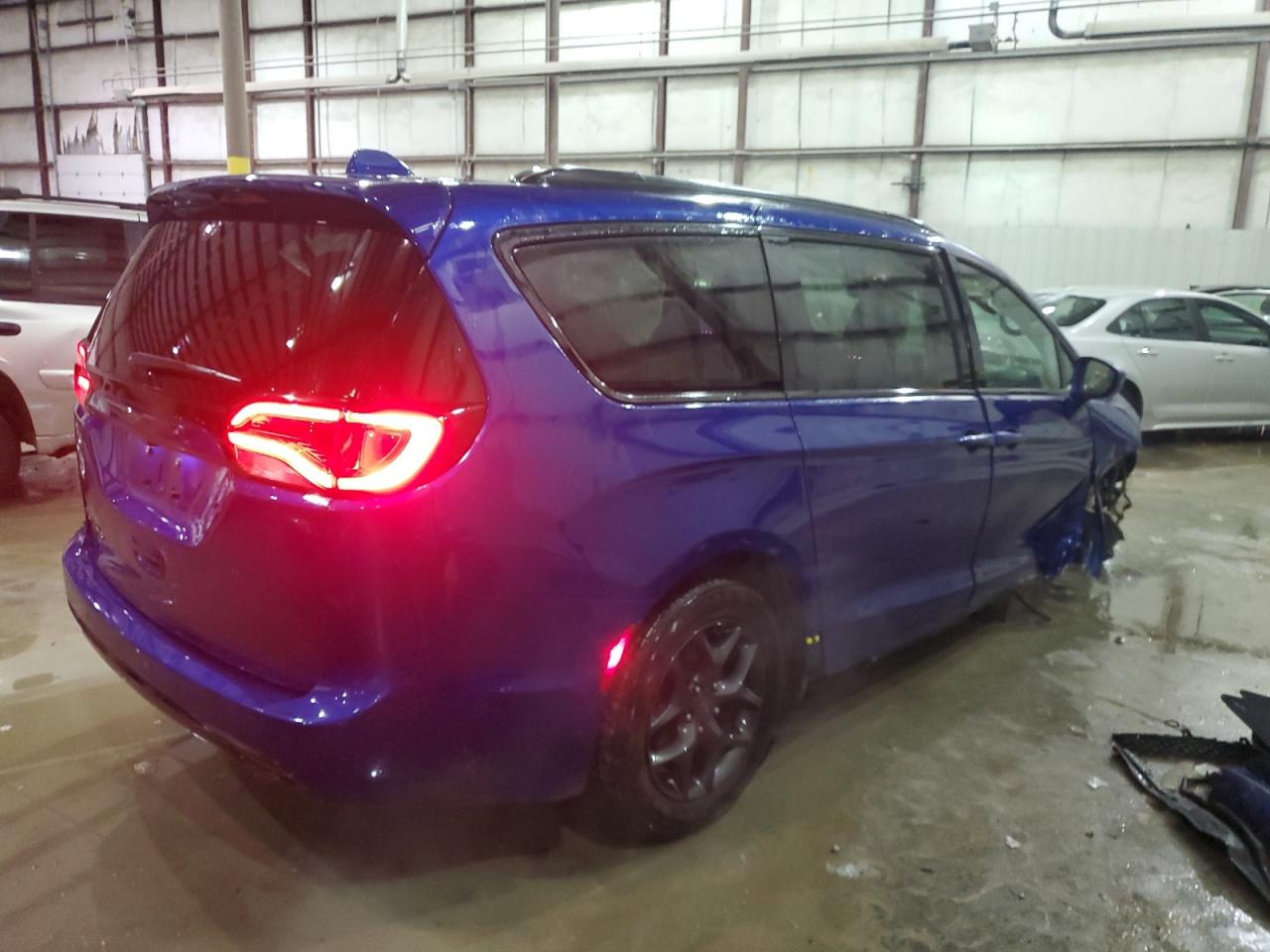 2019 Chrysler Pacifica - Image 3
