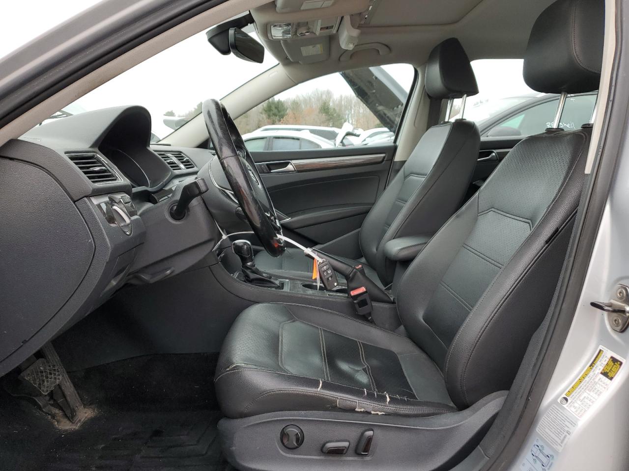 2017 Volkswagen Passat - Image 7