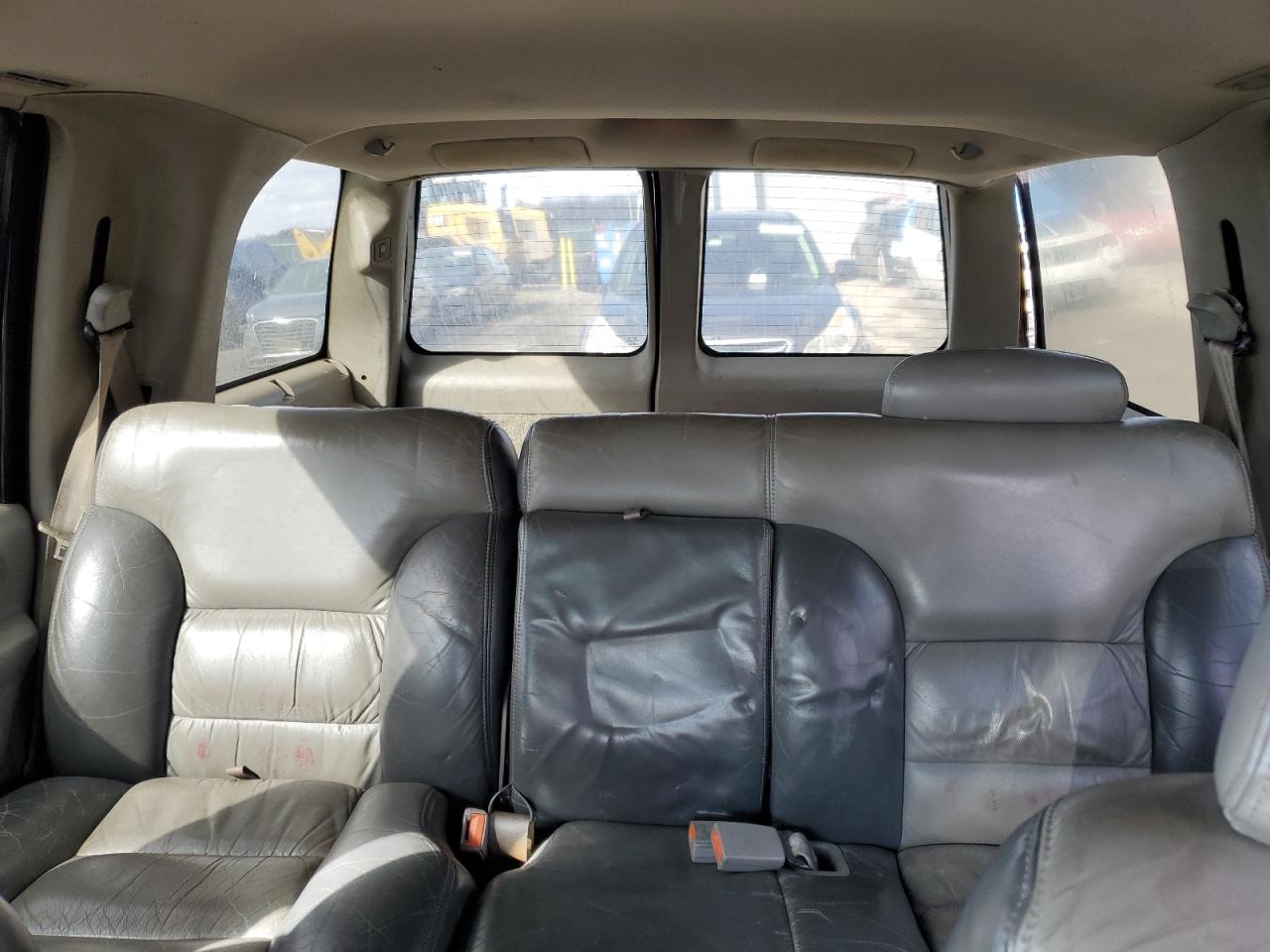 2000 Chevrolet Tahoe - Image 10