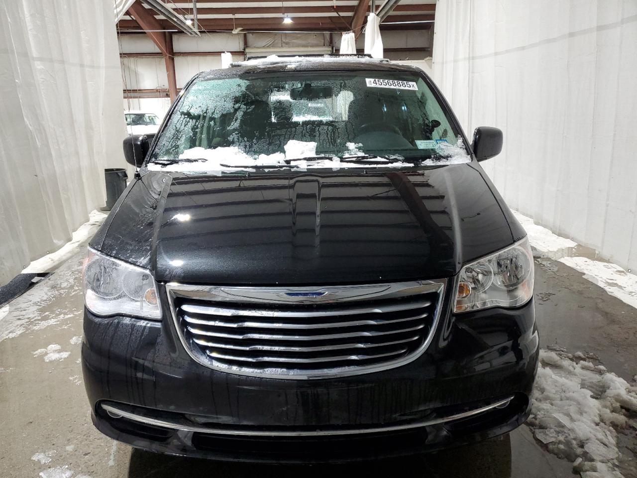 2016 Chrysler Town & Country - Image 5