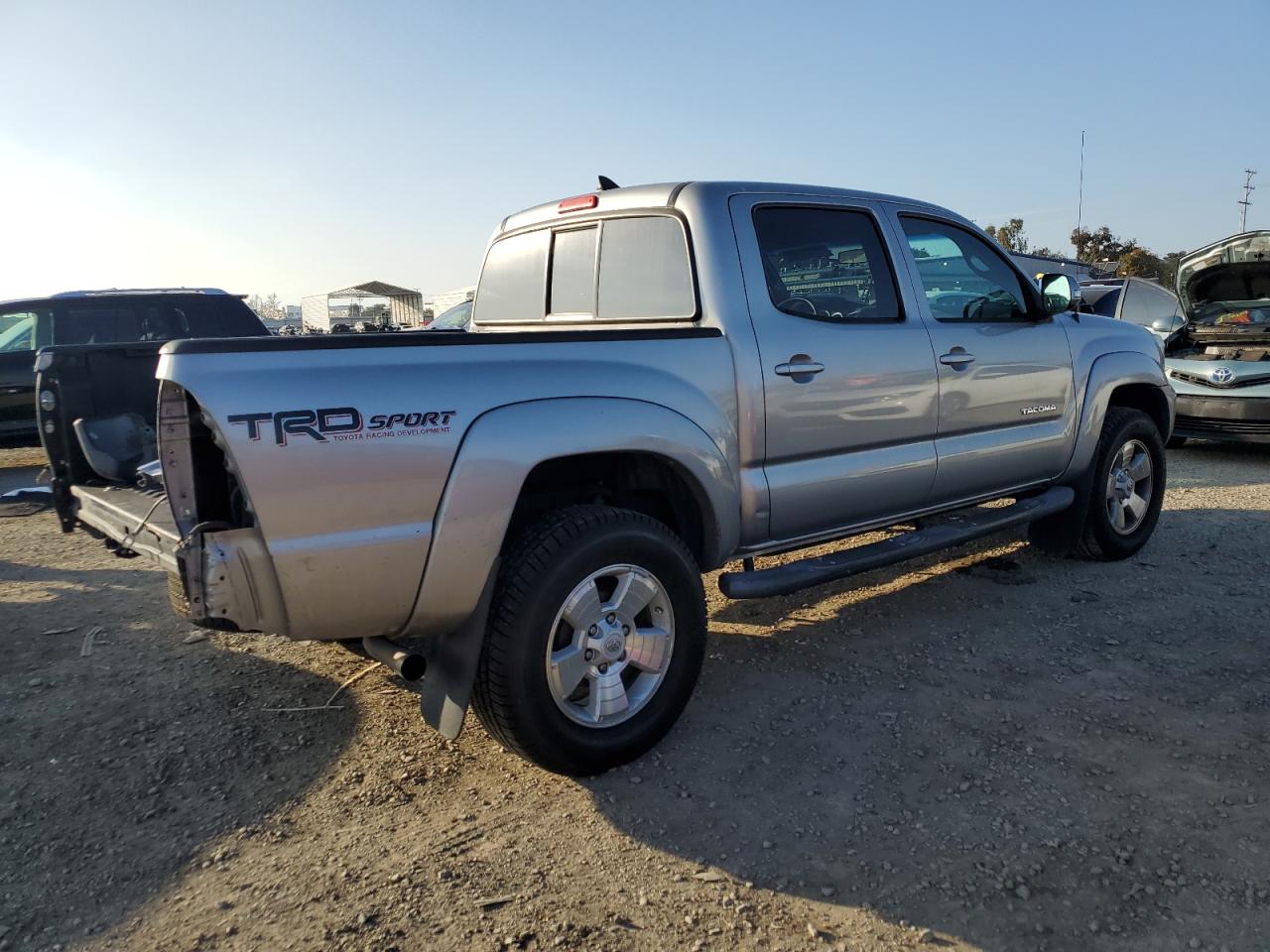2015 Toyota Tacoma - Image 3