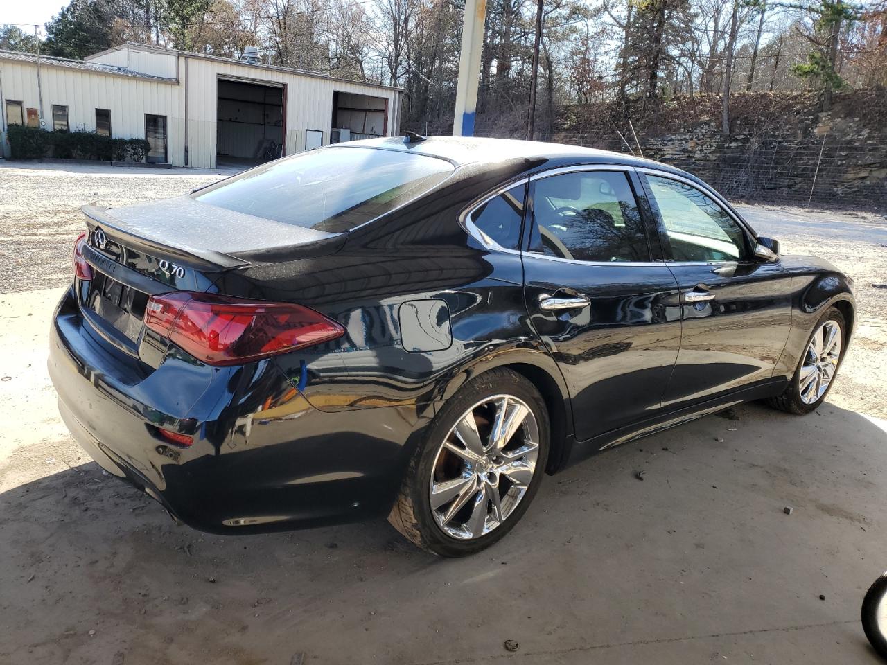 2015 Infiniti Q70 - Image 3