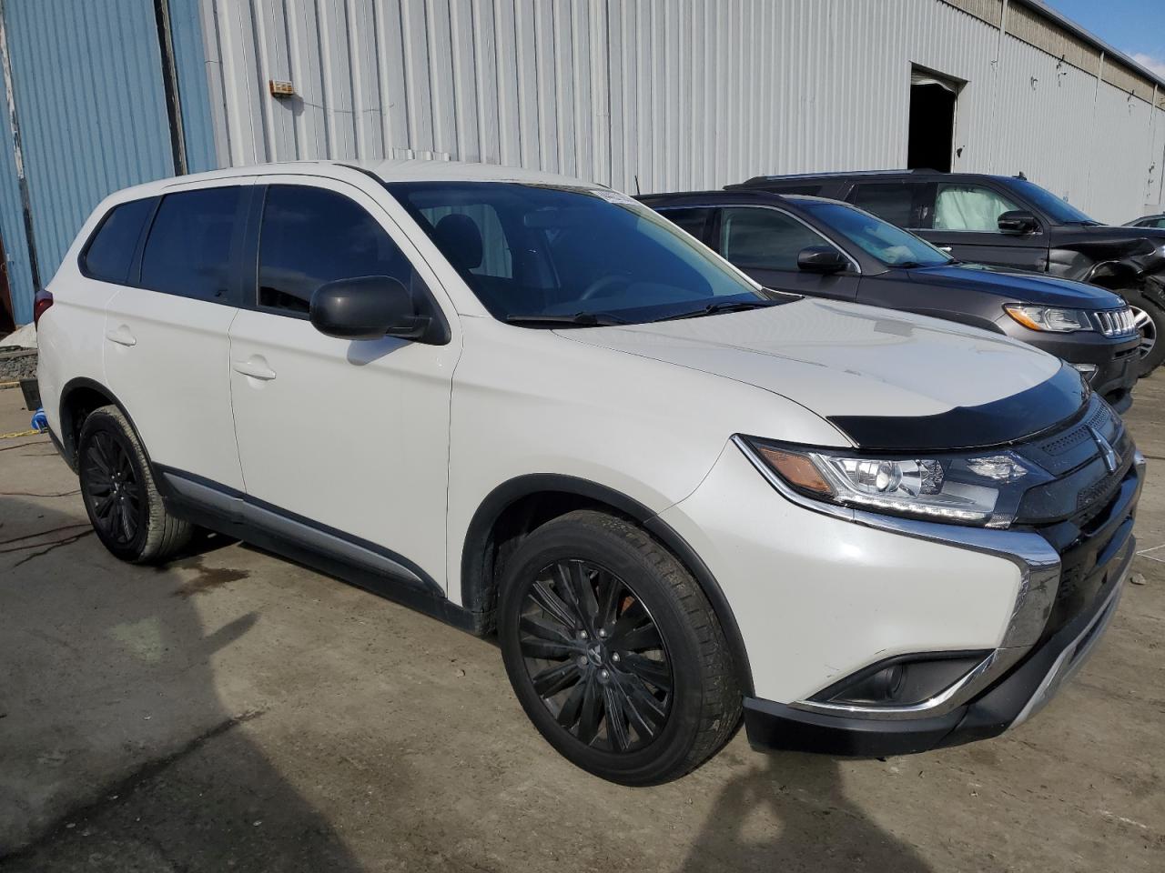 2020 Mitsubishi Outlander - Image 4