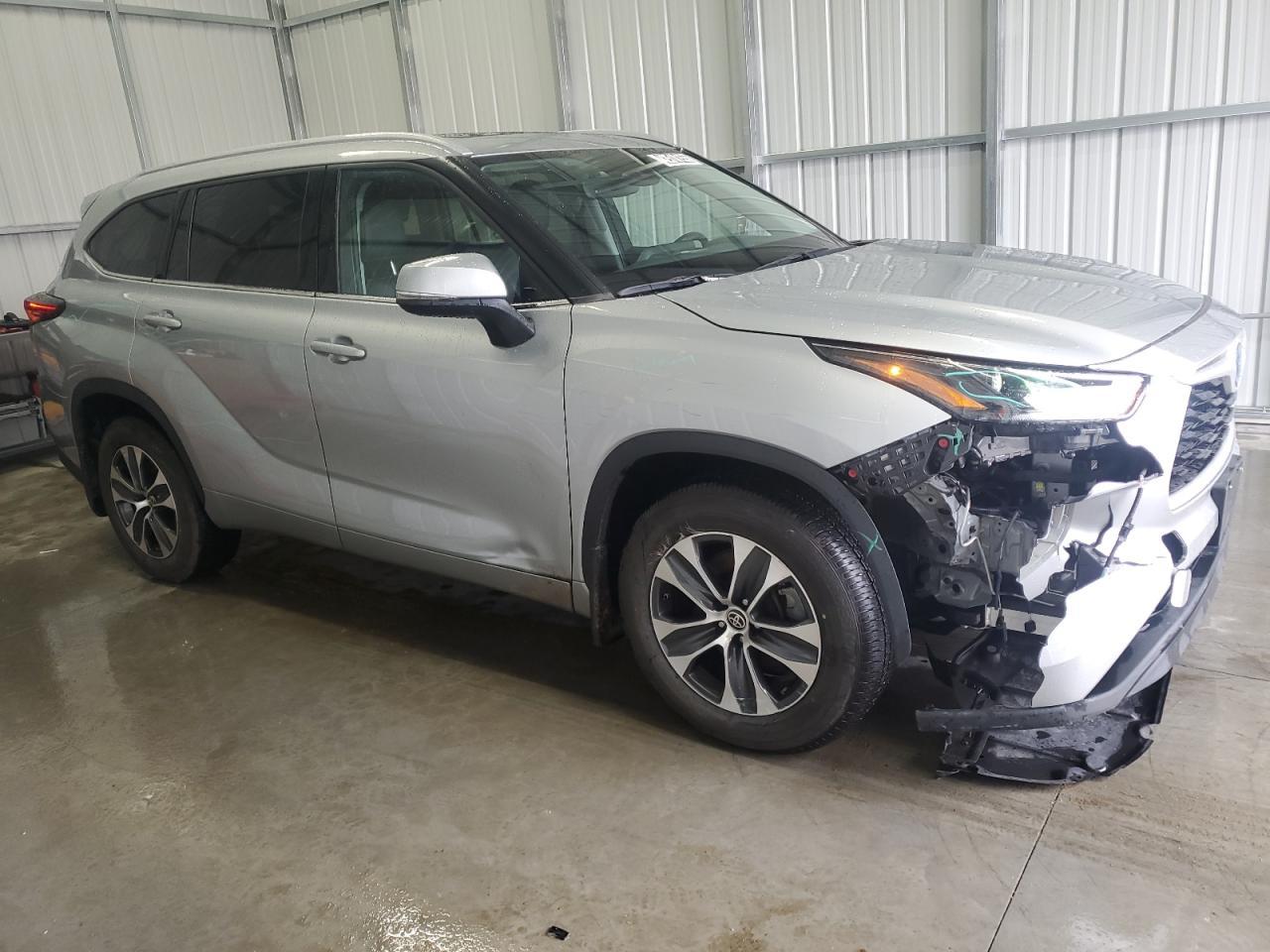 2022 Toyota Highlander - Image 4