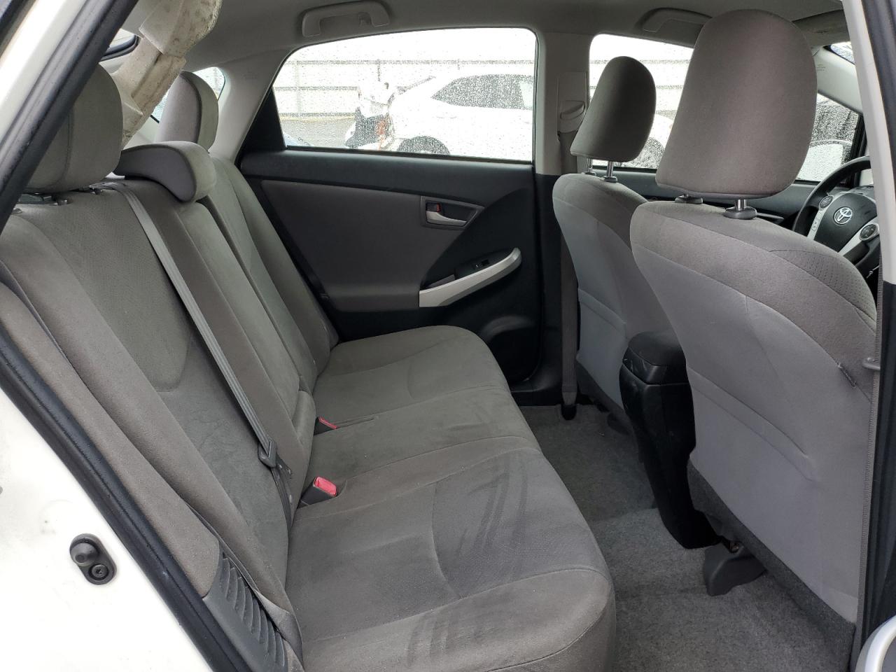 2015 Toyota Prius - Image 10