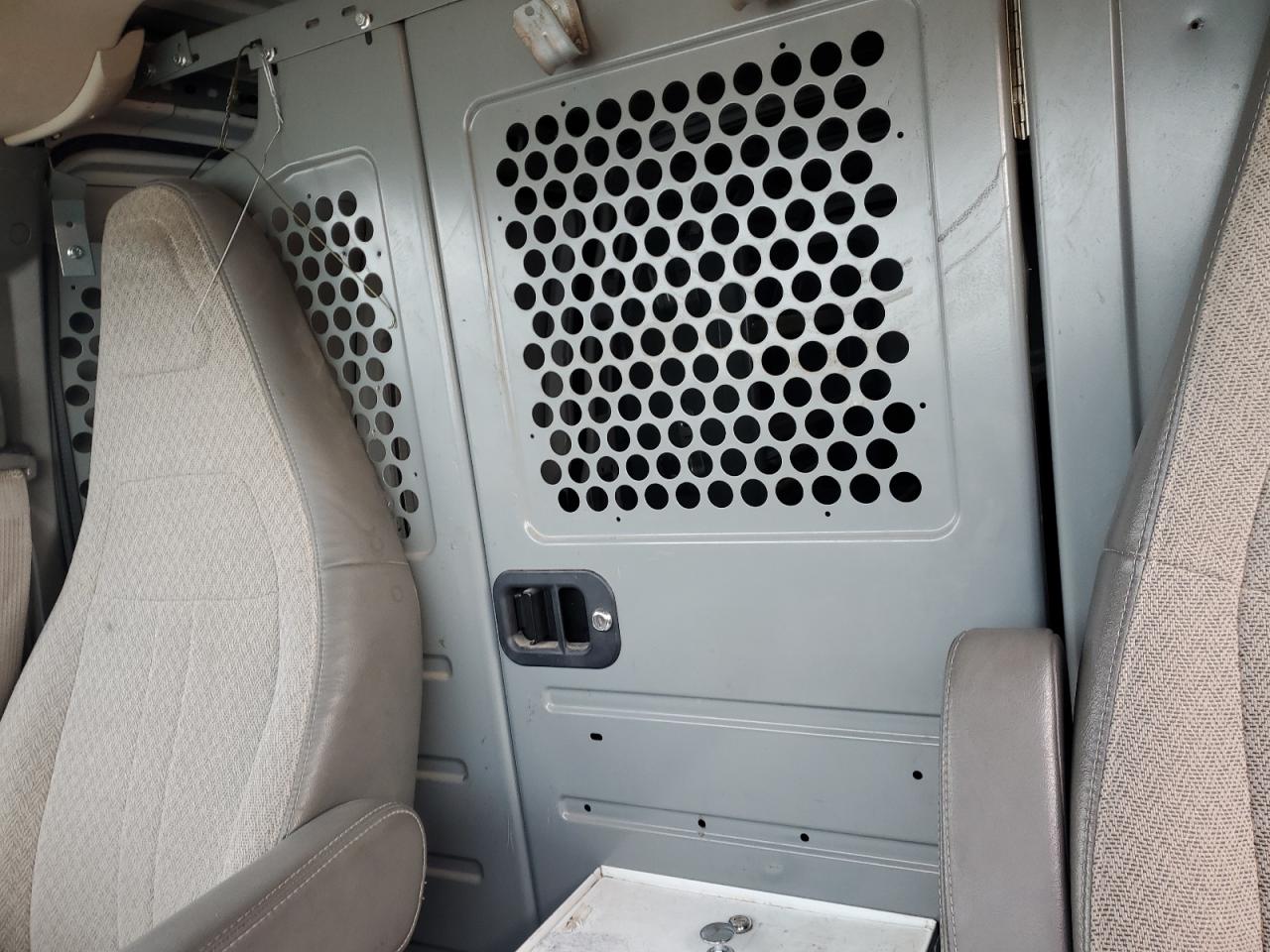 2017 GMC Savana - Image 10