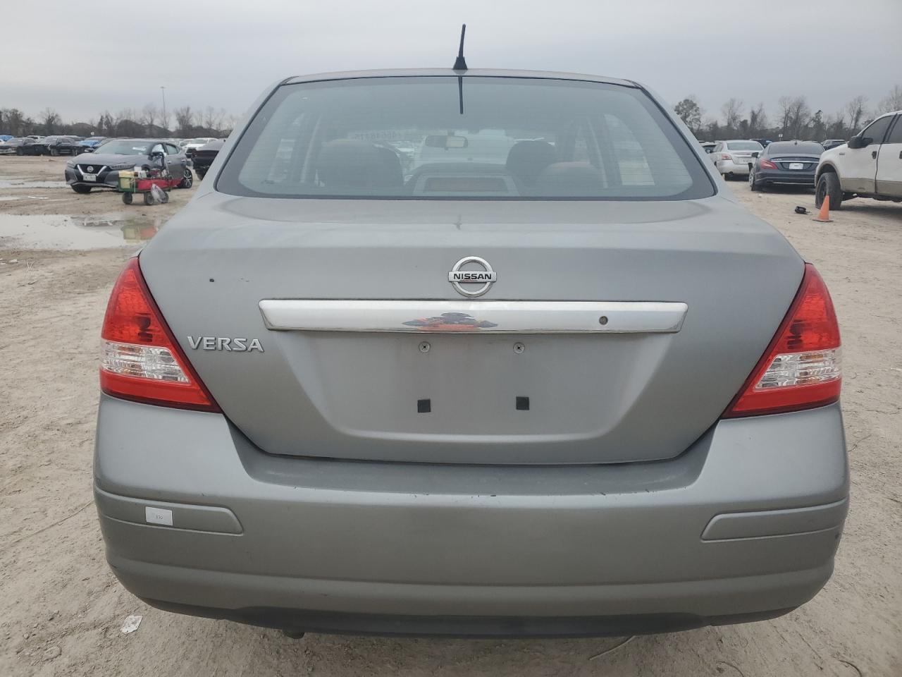 2011 Nissan Versa - Image 6