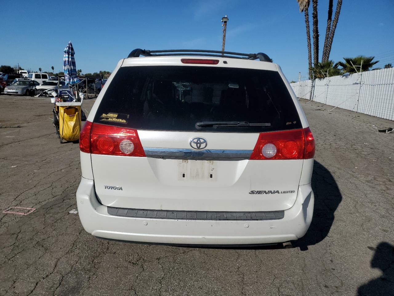 2010 Toyota Sienna - Image 6