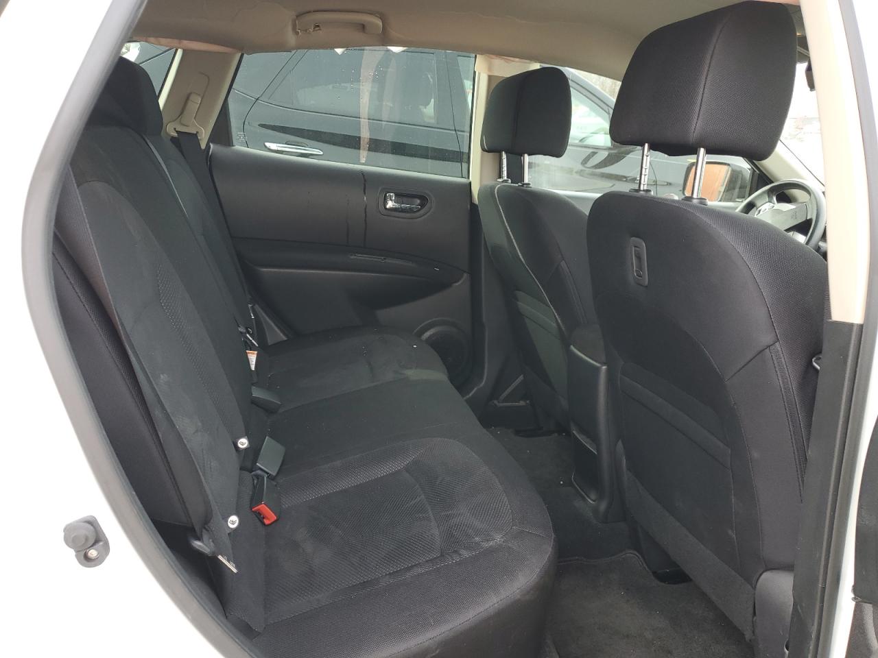 2015 Nissan Rogue - Image 12