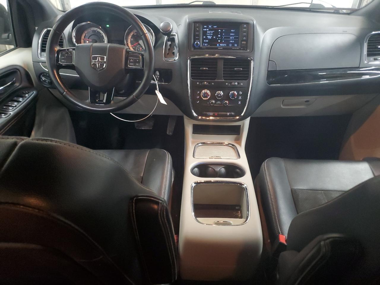 2019 Dodge Caravan - Image 8