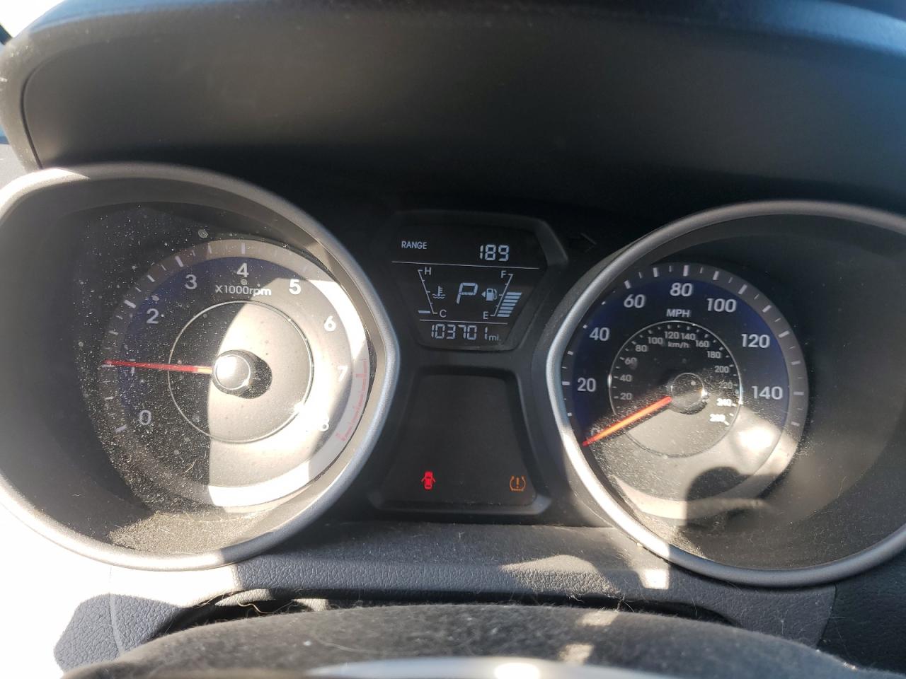 2016 Hyundai Elantra - Image 9