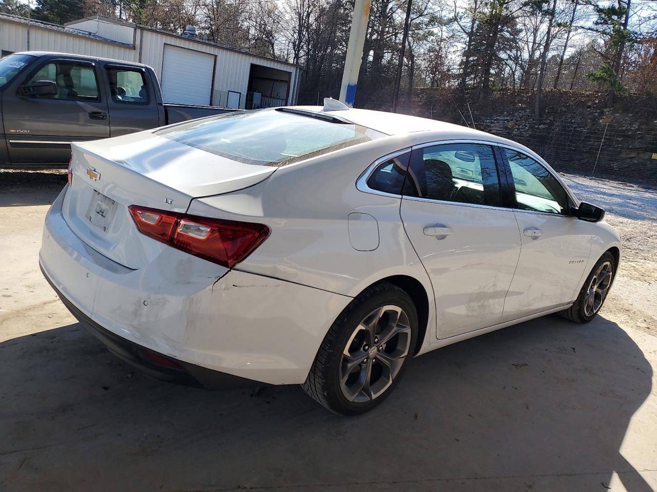 2023 Chevrolet Malibu - Image 3