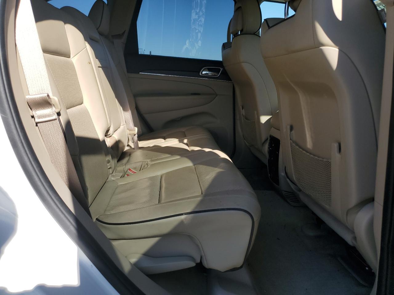 2016 Jeep Grand Cherokee - Image 11