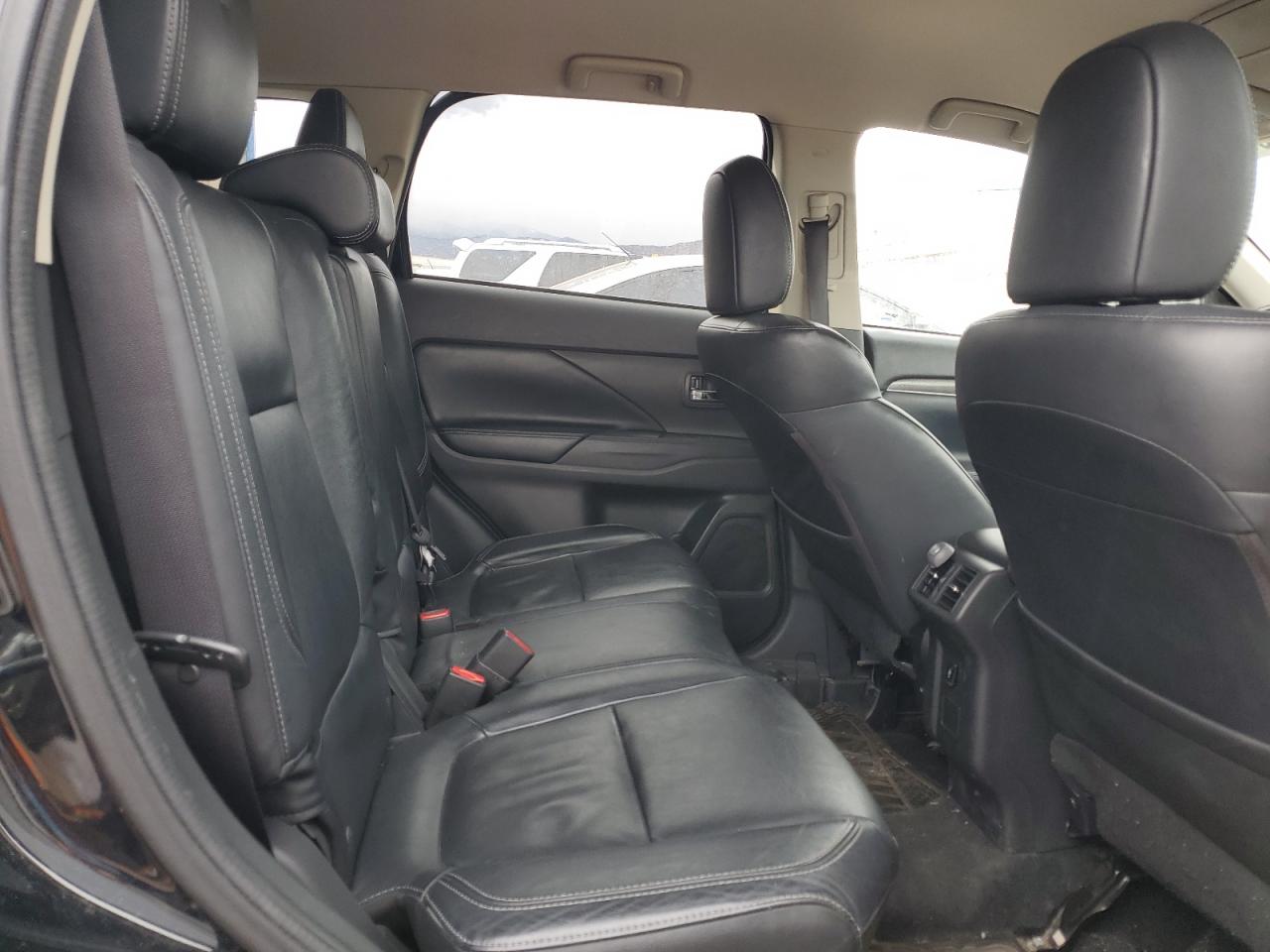 2019 Mitsubishi Outlander - Image 11