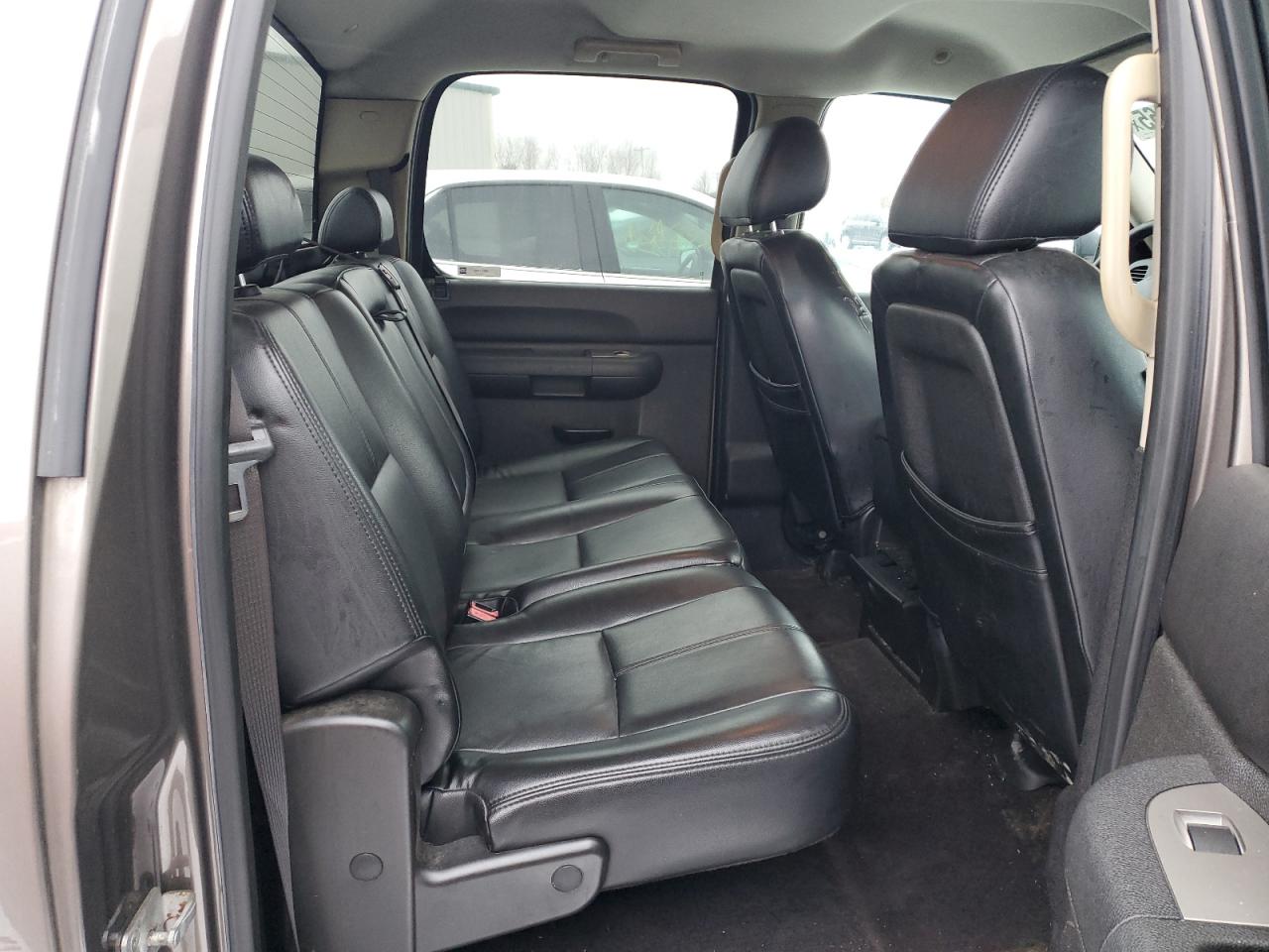 2012 Chevrolet Silverado - Image 10
