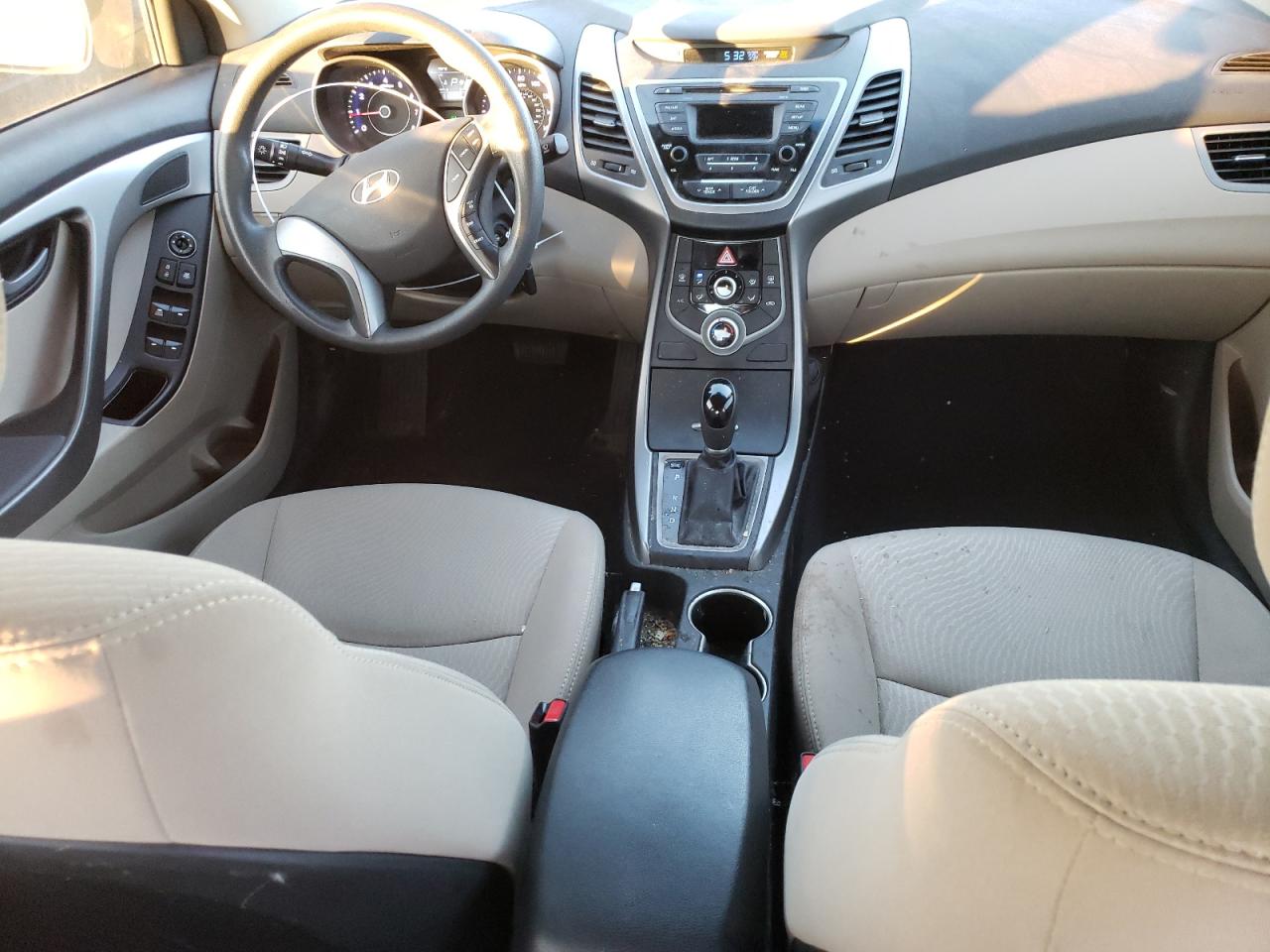 2015 Hyundai Elantra - Image 8