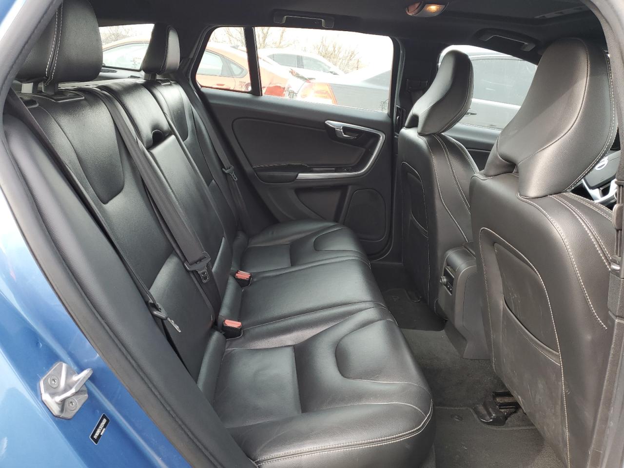 2016 Volvo V60 - Image 10