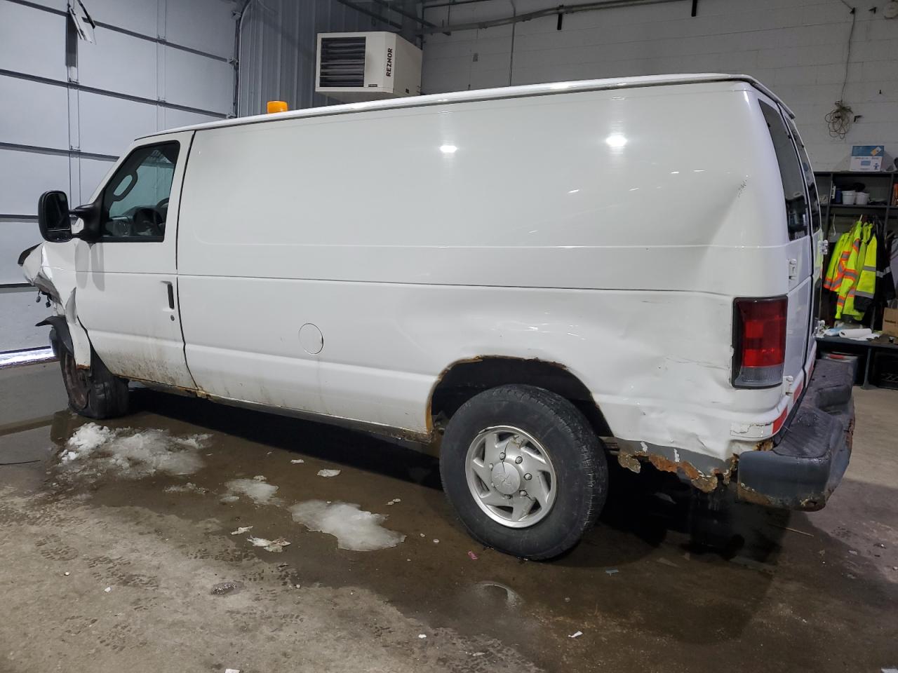 2010 Ford Econoline - Image 2