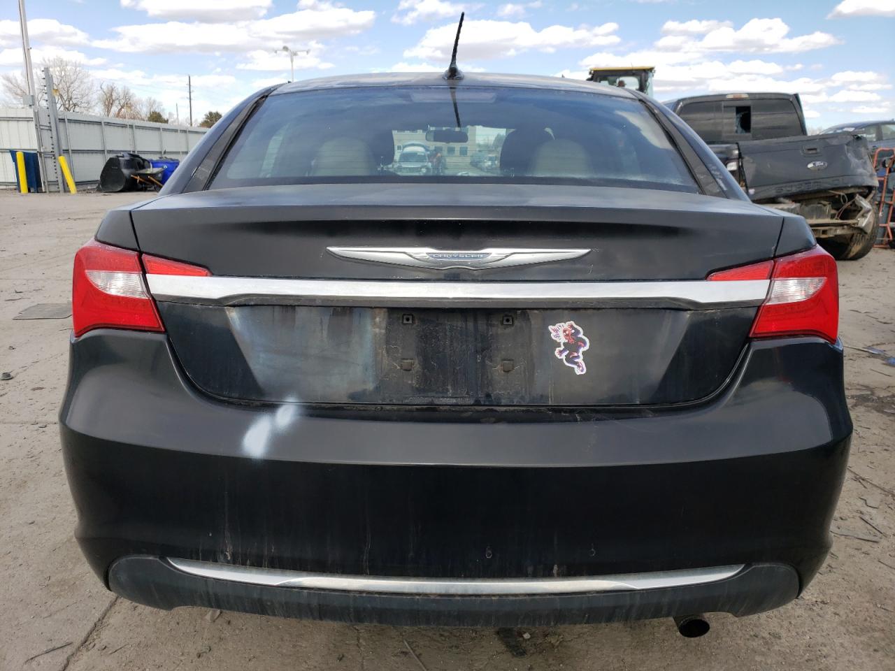 2011 Chrysler 200 - Image 6