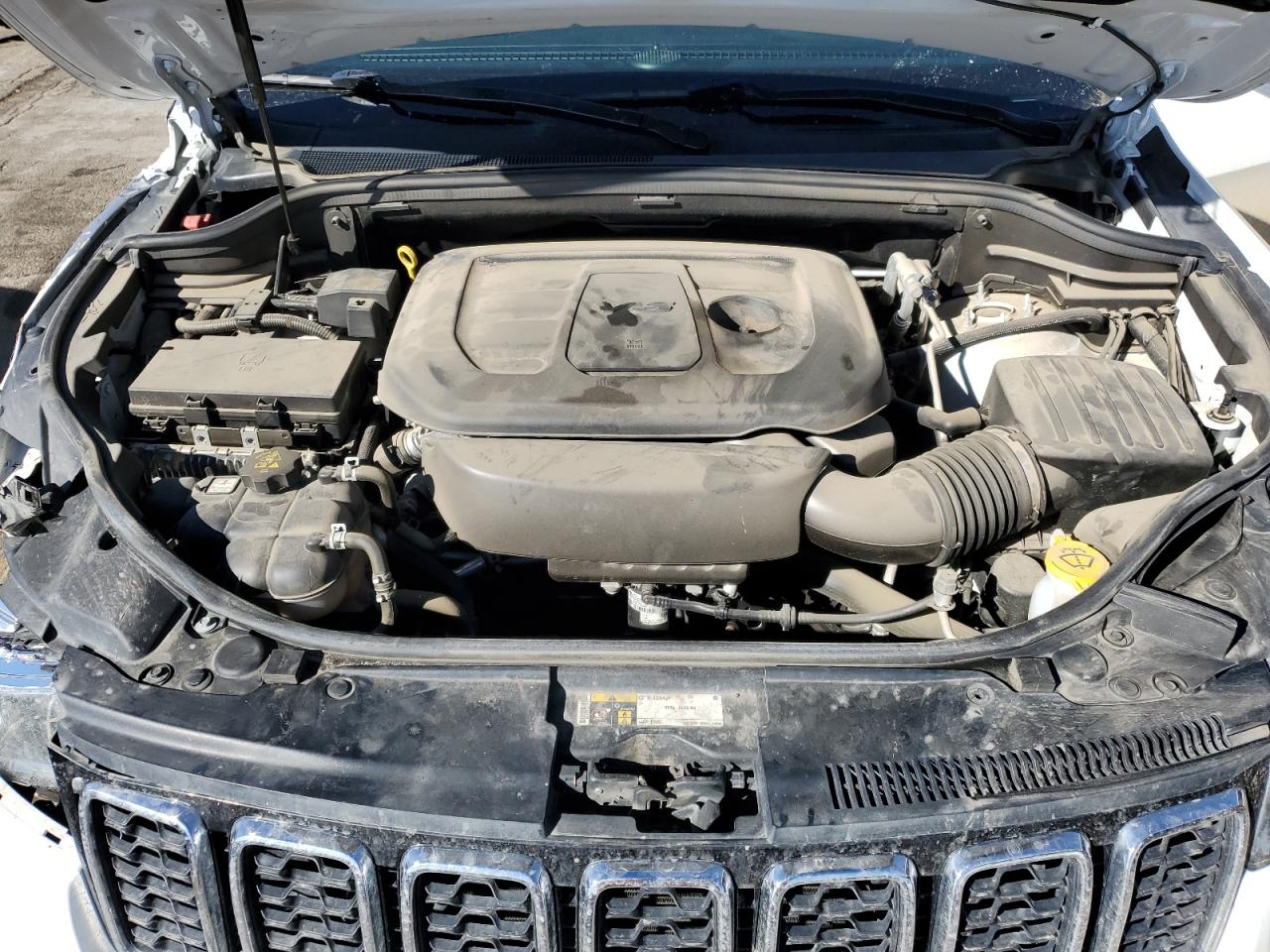2020 Jeep Grand Cherokee - Image 13