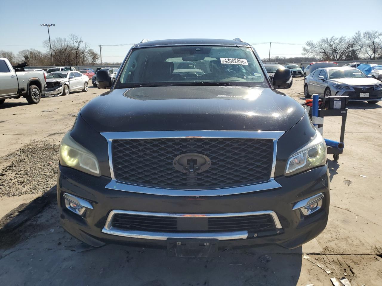 2017 Infiniti QX80 - Image 5