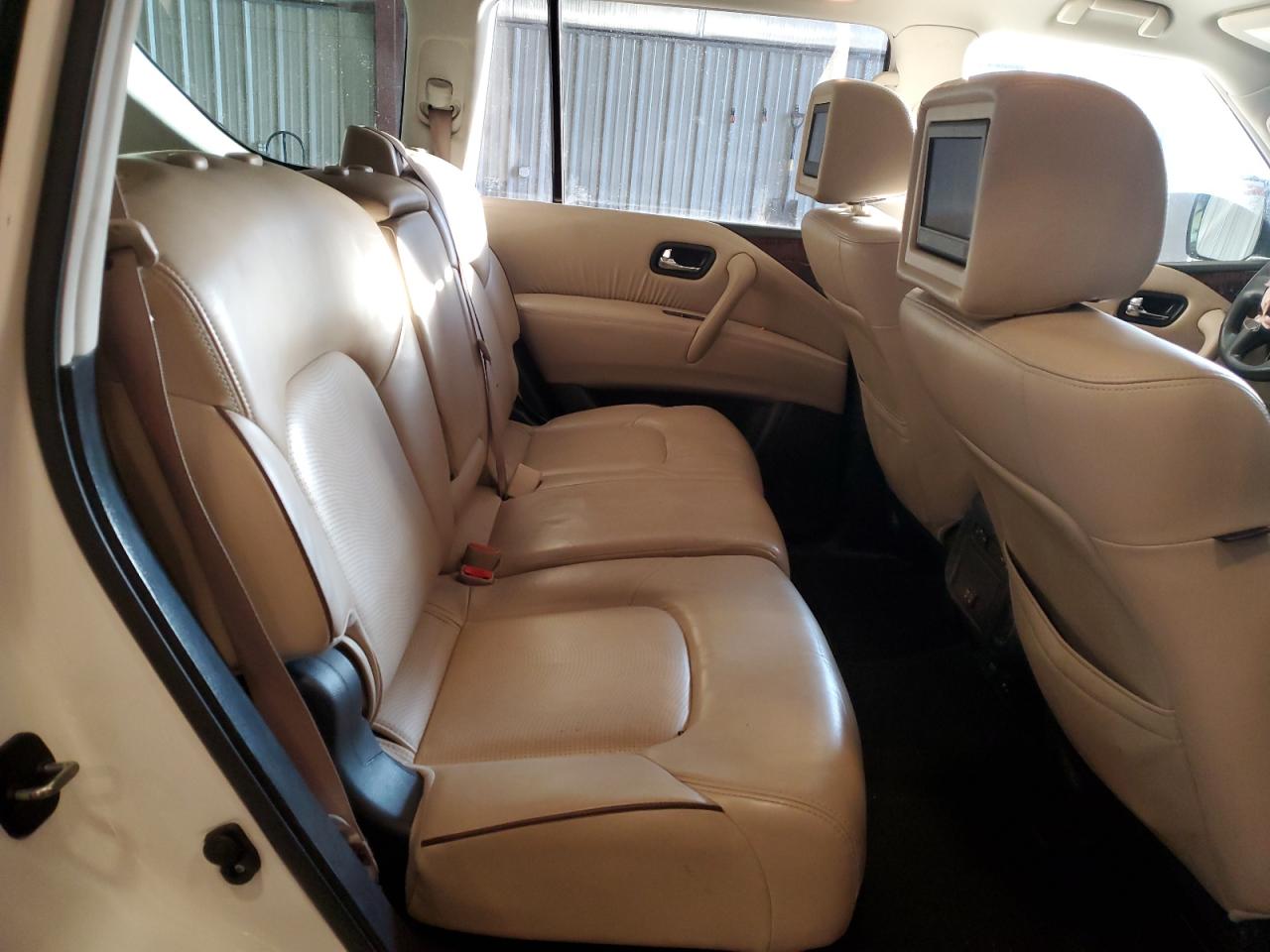 2017 Nissan Armada - Image 11