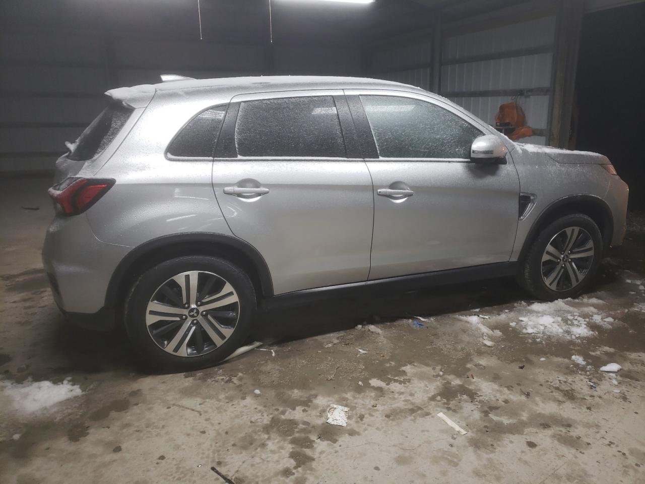 2024 Mitsubishi Outlander - Image 3