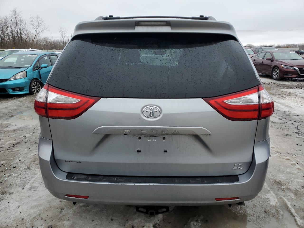2017 Toyota Sienna - Image 6