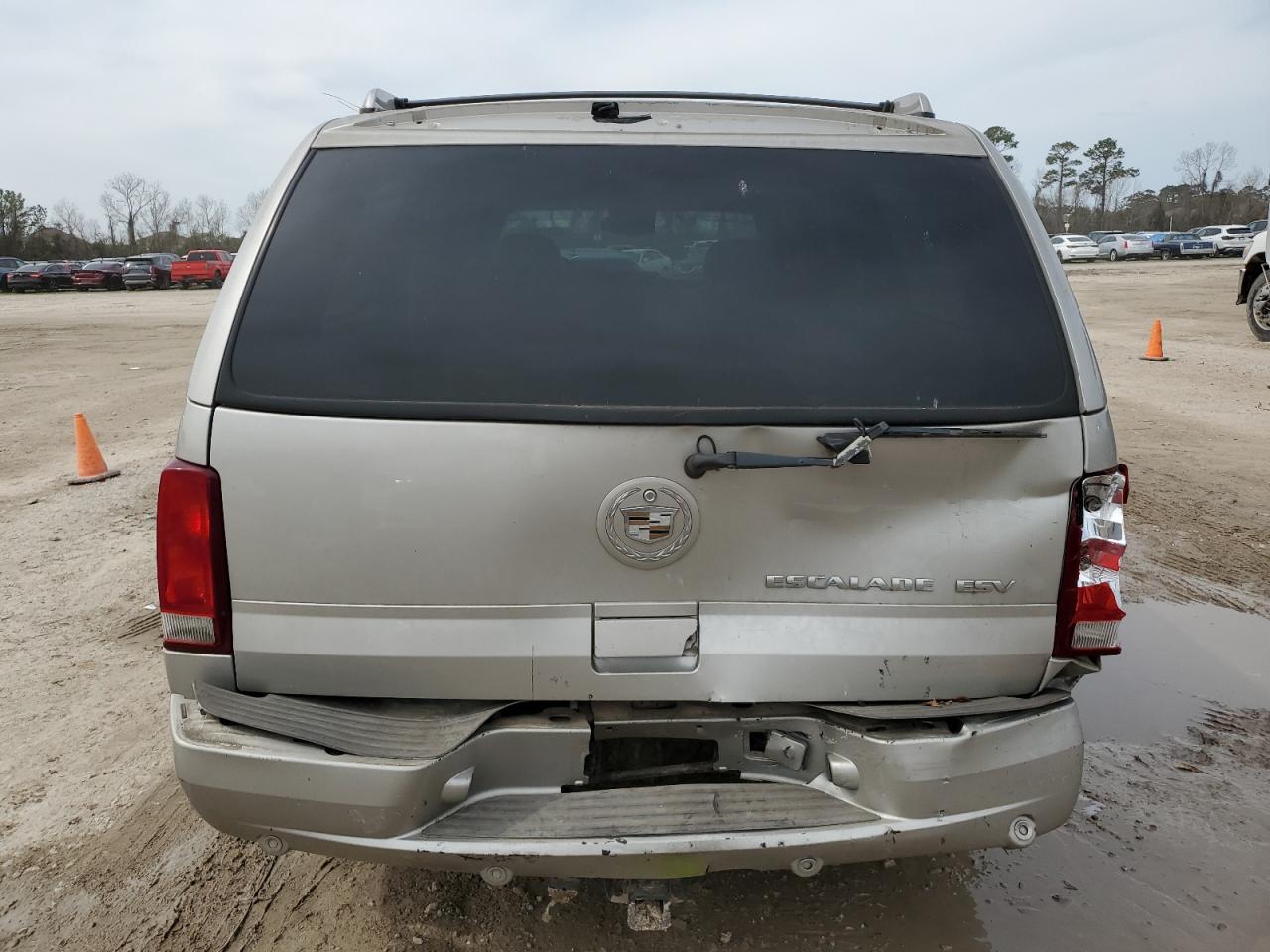 2004 Cadillac Escalade - Image 6